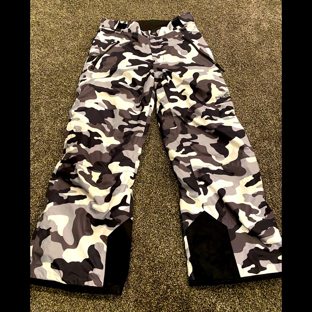 the north face camo ski pants YM 10/12 mint condition